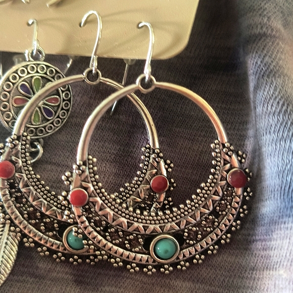 Fashion Jewelry Silver Tone and   Faux Turquoise  Earrings. - Picture 2 of 5